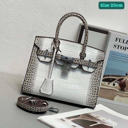 Hermes
Good quality 

with box 🎁🎁🎁

110 dhs💓

Zain186
♥️♥️♥️