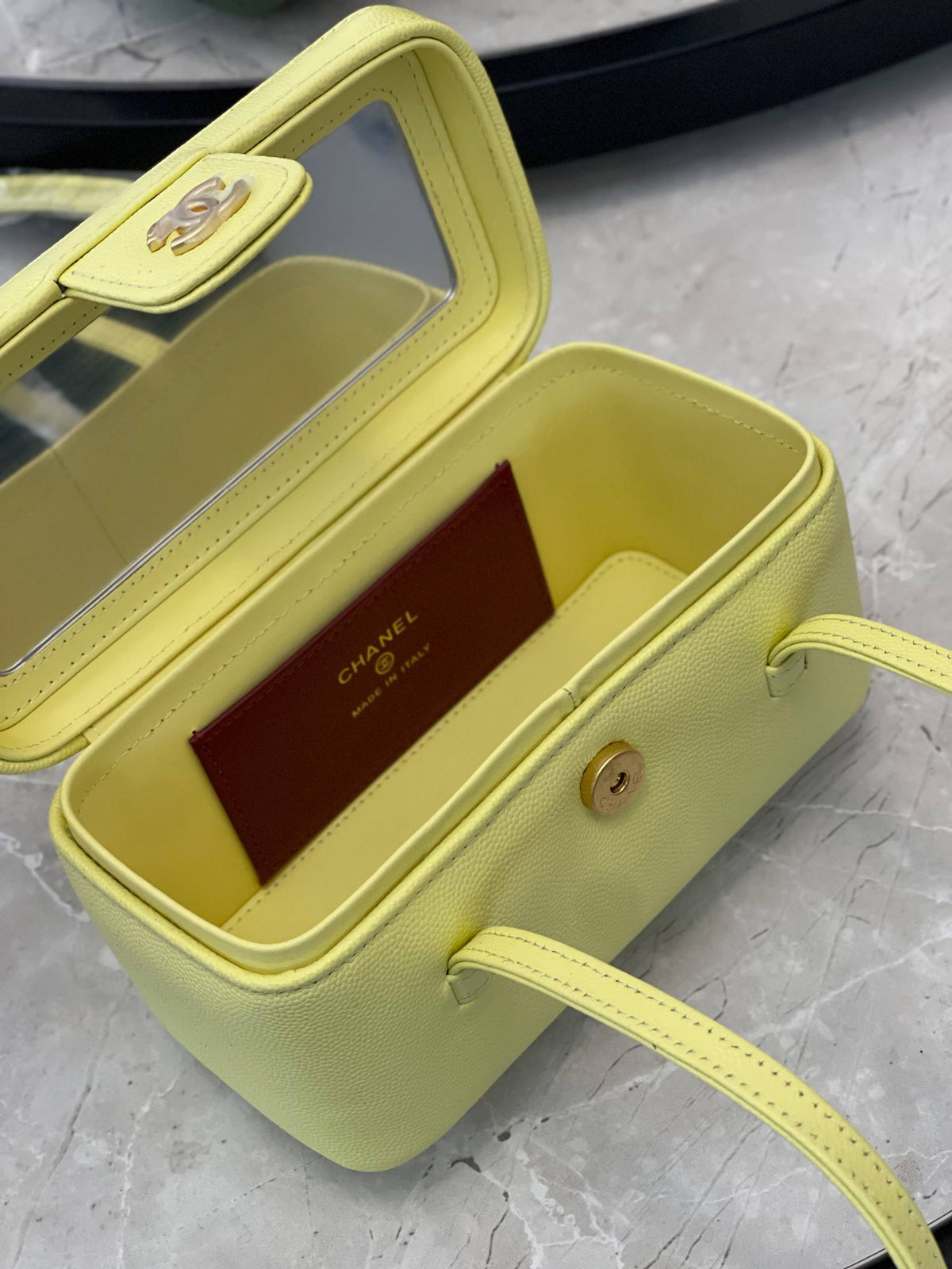 Chanel  ✨💥
Available original box 📦 
With full packing 🎀🎀
Super high quality 💥💥

For Price 👇 WhatsApp✅
0568585901 
0507557372
0552275751 Owner Zain 👌

Zain283
♥️♥️♥️