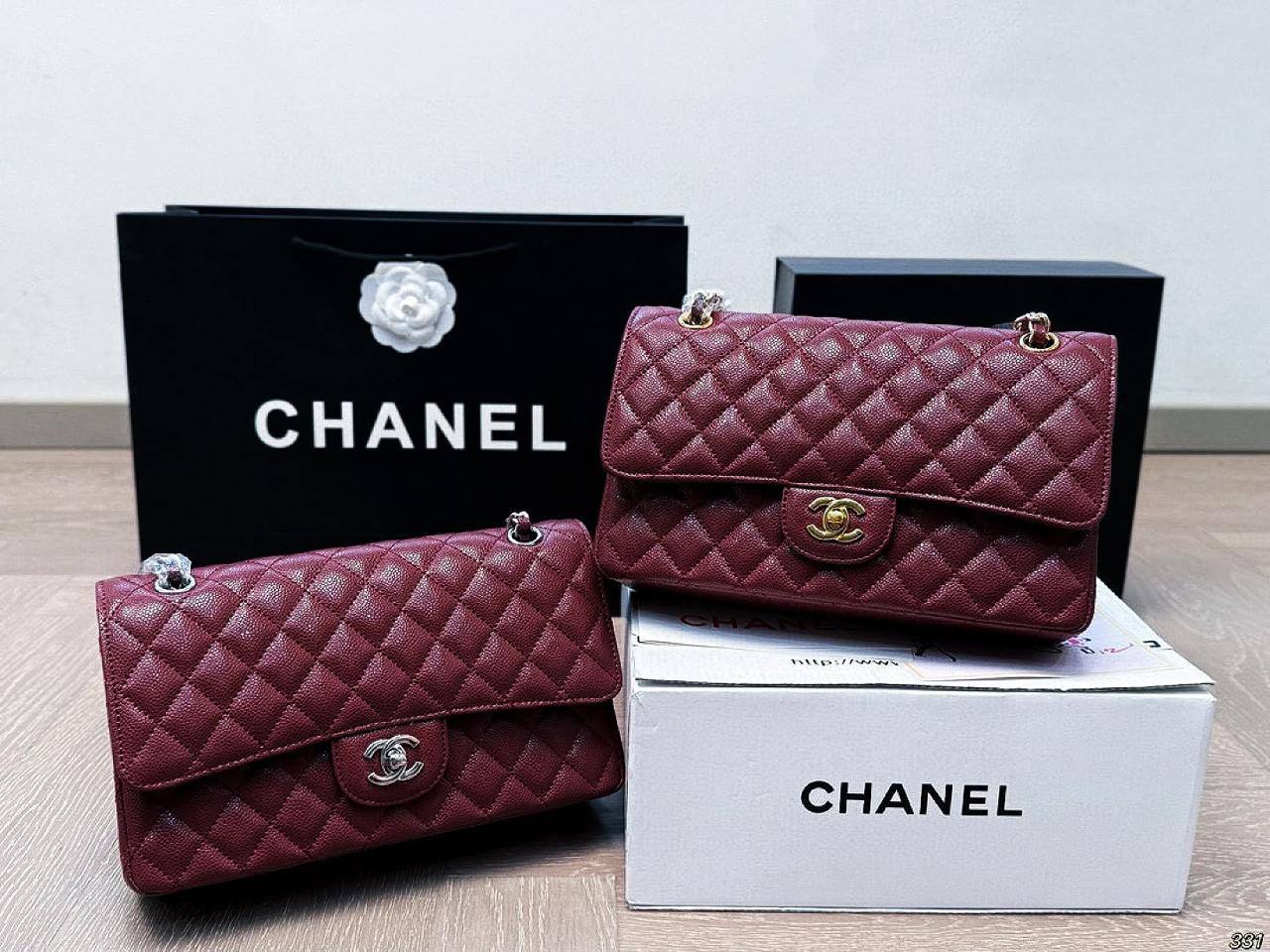 CHANEL 
 HIGH QUALITY 
WITH FOLDING BOX 
130 dhs💓

Zain17
♥️♥️♥️