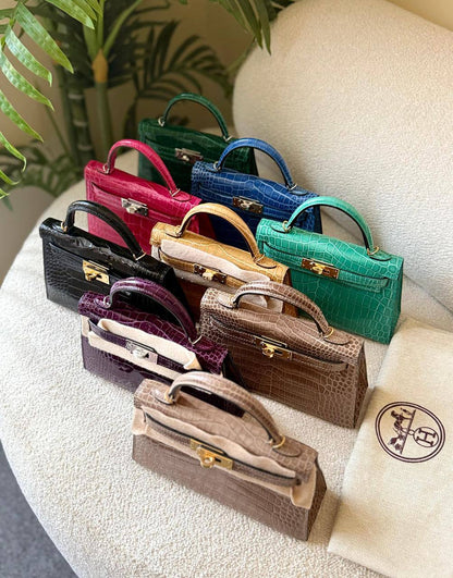 HERMES
(FULL HAND MADE )
Real crocodile 🐊 
Size *19 cm*
With original packing 🎁🎁
For Price 👇 WhatsApp✅
0568585901 
0507557372
0552275751 Owner Zain 👌

Zain246
♥️♥️♥️