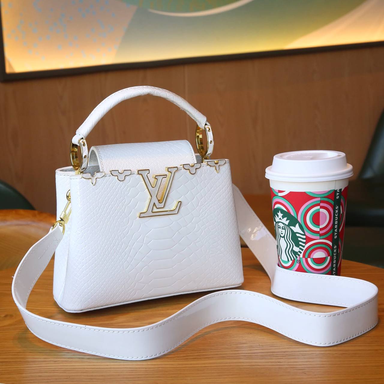 Best quality
LV
Whith box’s
120 dhs🇦🇪🇦🇪
size 20cm

Zain158
♥️♥️♥️