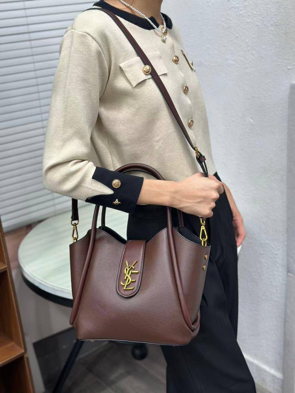 YSL
120 dhs✅
Size 25cm

Zain161
♥️♥️♥️
