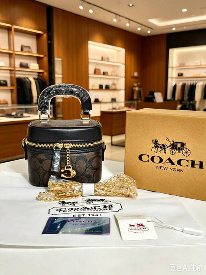 Coach
95 dhs🇦🇪🇦🇪
With box 📦

Zain07
♥️♥️♥️