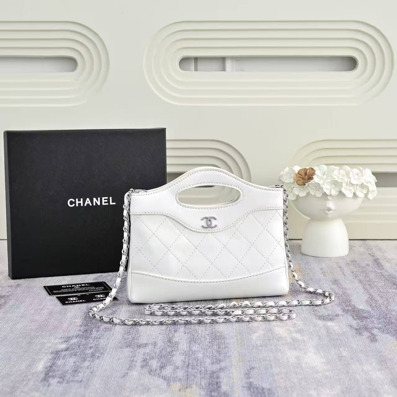 Chanel
withbox 
95 dhs🇦🇪🇦🇪

Zain143
♥️♥️♥️
