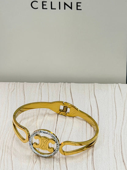 Bangle 🦋 

Stainless Steel 💯

With black boxes 
20 dhs🇦🇪🇦🇪

With brand boxes
30 dhs🇦🇪🇦🇪

Zain216
♥️♥️♥️