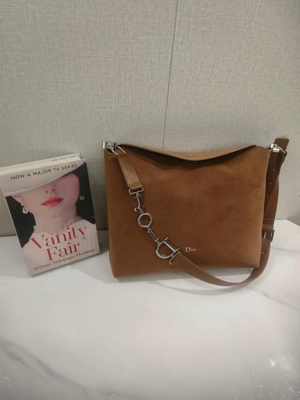 DIOR 
SIZE  ………34CM🥰
110 dhs🌺

Zain51
♥️♥️♥️