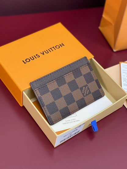 💞  *Lv*💞
💞*card holder*💞
210 dhs🪙🌨️

Zain275
♥️♥️♥️