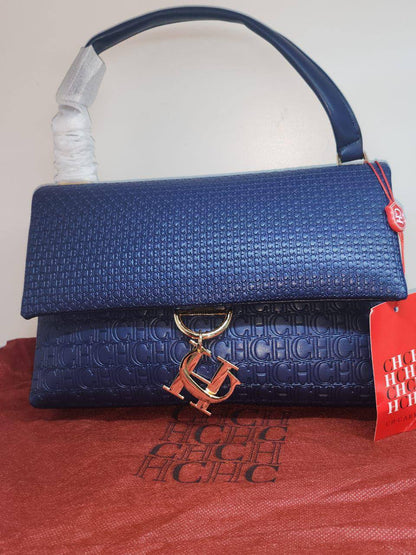 ChCh
Size: 26 * 17 cm
90 dhs🪙🖤
with box🎁

Zain115
♥️♥️♥️