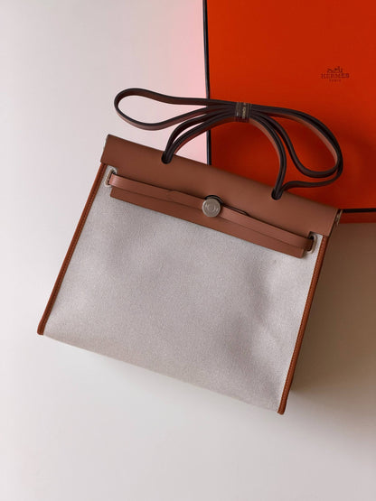 Hermes herbag
 31cm💕

Master quality 😍
with box❤️
630 dhs🇦🇪🇦🇪

Zain52
♥️♥️♥️