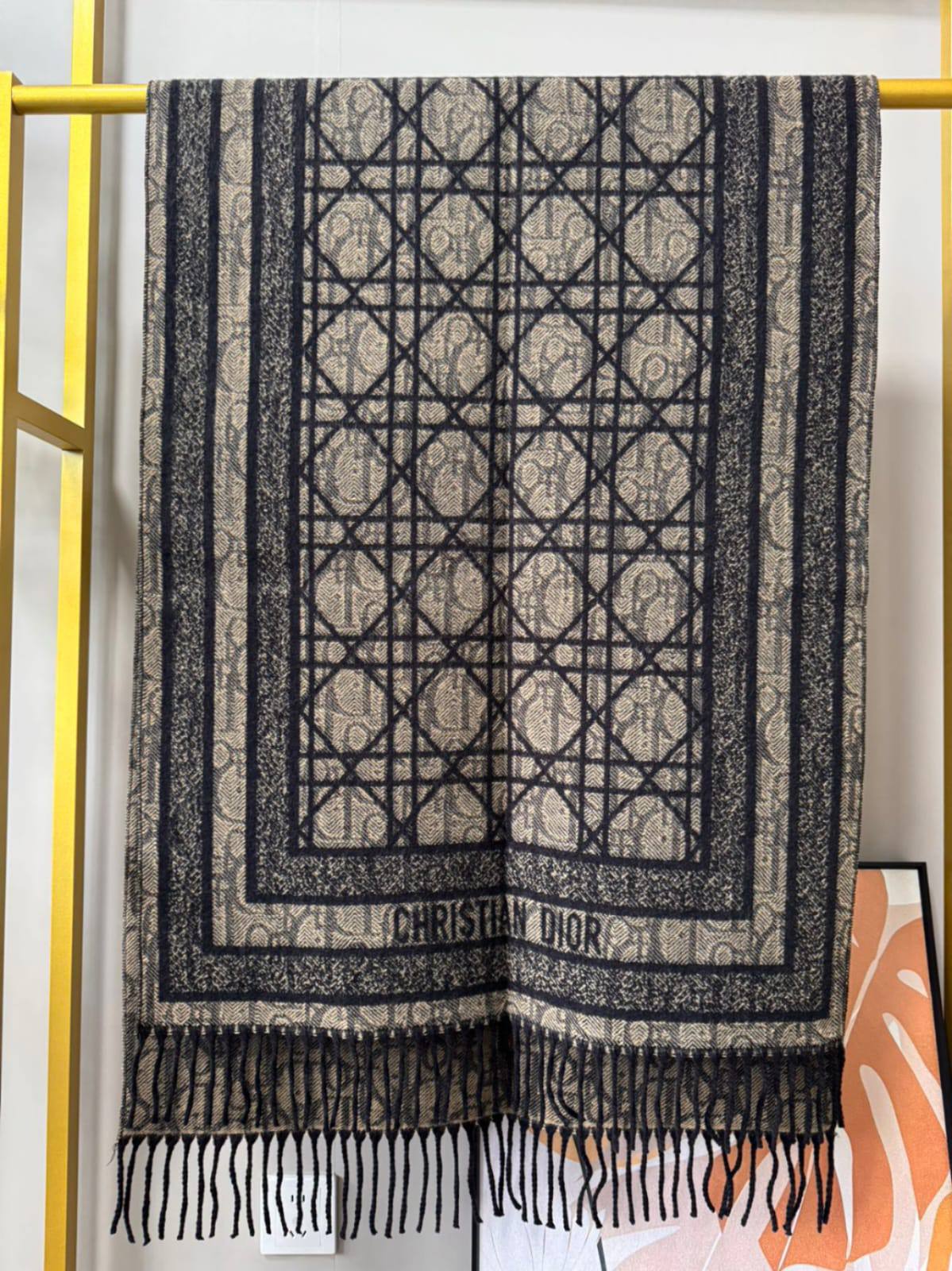 Scarfs 

50 dhs🇦🇪🇦🇪

Zain40
♥️♥️♥️