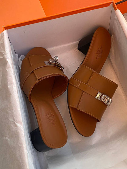 Hermes sandals
AAA master quality 
Size 36…….41
400 dhs✅

Zain180
♥️♥️♥️
