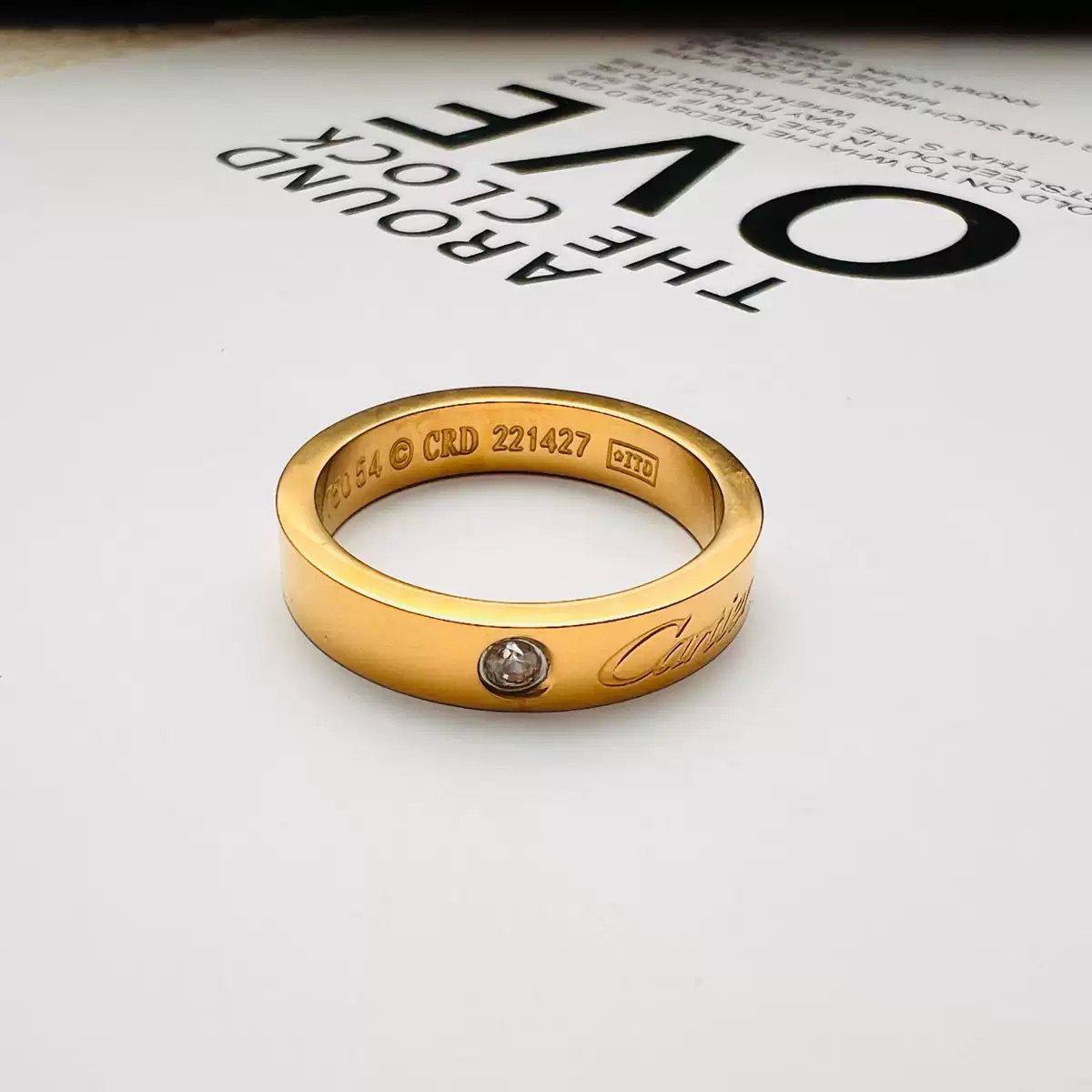 New arrival 
Cartier classic signature ring 
Stainless steel 
Non tarnish 
30 dhs🪙🌨️/ pc without box 
40 dhs🪙🌨️ / pc with Cartier box and paperbag 
Size 6-7-8-9 
Color : golden/ silver / rose gold

Zain243
♥️♥️♥️