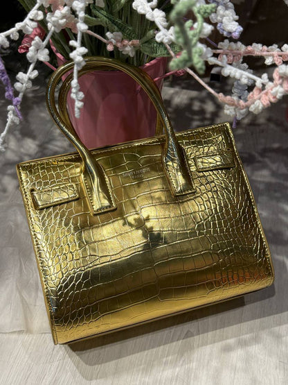 YSL 
26*12*20cm 
110 dhs🪙💚

Zain44
♥️♥️♥️
