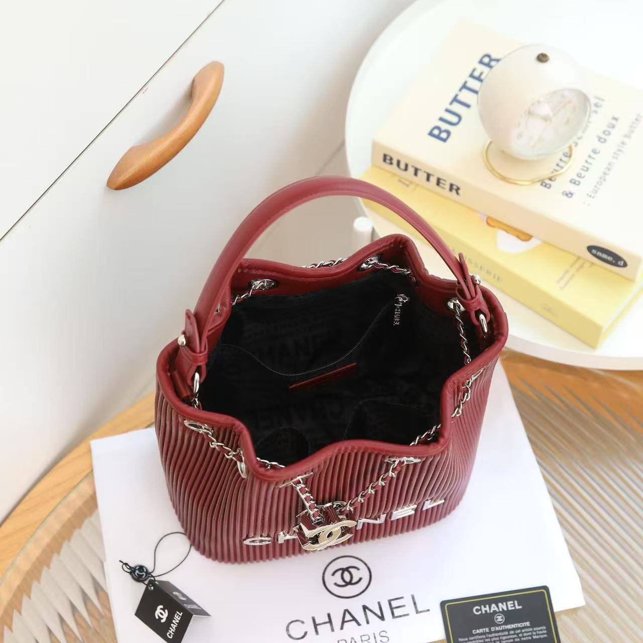 Chanel  
Good quality 
100 dhs✅

Zain232
♥️♥️♥️