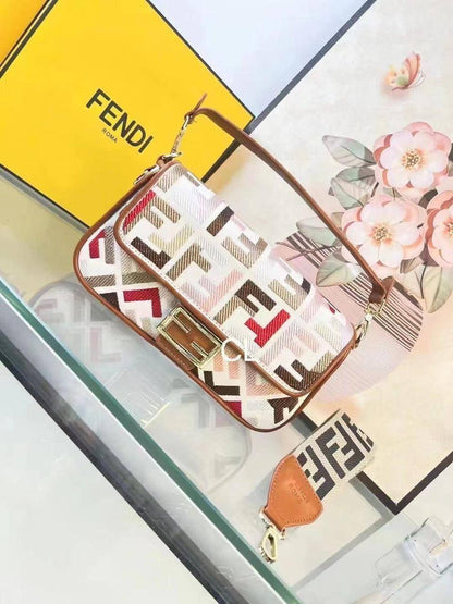 Fendi Baguette

First quality +box🎁 

Size : 26 *15 cm
95 dhs🇦🇪🇦🇪

 with box 🎁

Zain115
♥️♥️♥️