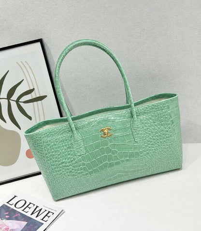 CHANEL 

NEW CAME 
HIGH QUALITY  
135 dhs🇦🇪🇦🇪🇦🇪

Zain39
Zain295
♥️♥️♥️