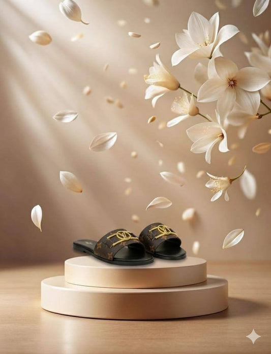 LV 
☘️ *SIZE  36  to 41 ☘️                                                                                                       
190 dhs🪙💕

Zain224
♥️♥️♥️
