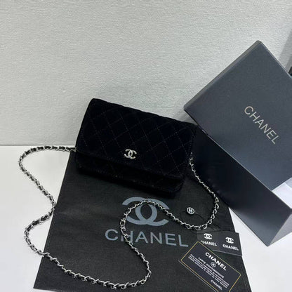 Chanel

withbox 
🎁🎁🎁

100 dhs🪙💕
good quality

Zain143
♥️♥️♥️