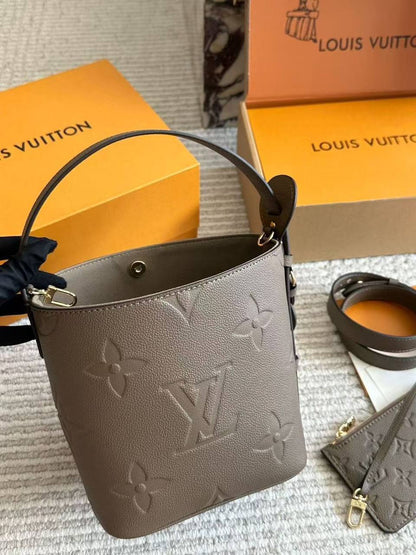 LV Master
350 dhs🪙🌺
With box 📦🫶🏼

Zain228
♥️♥️♥️