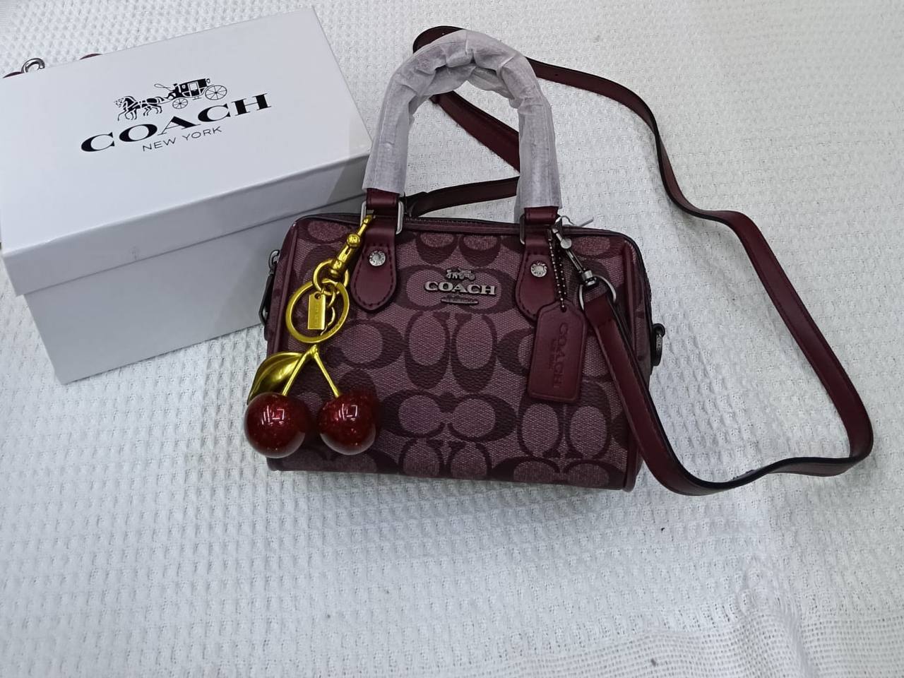 Coach
95 dhs💛
with box
size 18cm

Zain26
♥️♥️♥️