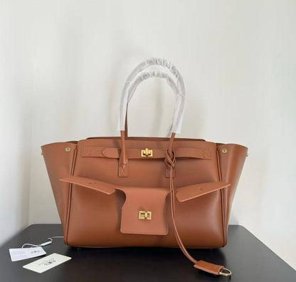 BALENCIAGA 
COPY ONE 
BIG SIZE 
250 dhs✅

Zain295
♥️♥️♥️