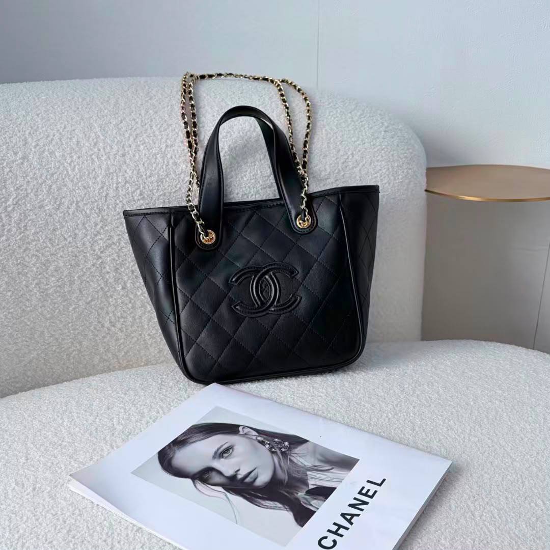 Chanel 
Master❣️❣️
#30cm =340 dhs🇦🇪🇦🇪
#21cm=320 dhs🇦🇪🇦🇪

Zain228
♥️♥️♥️