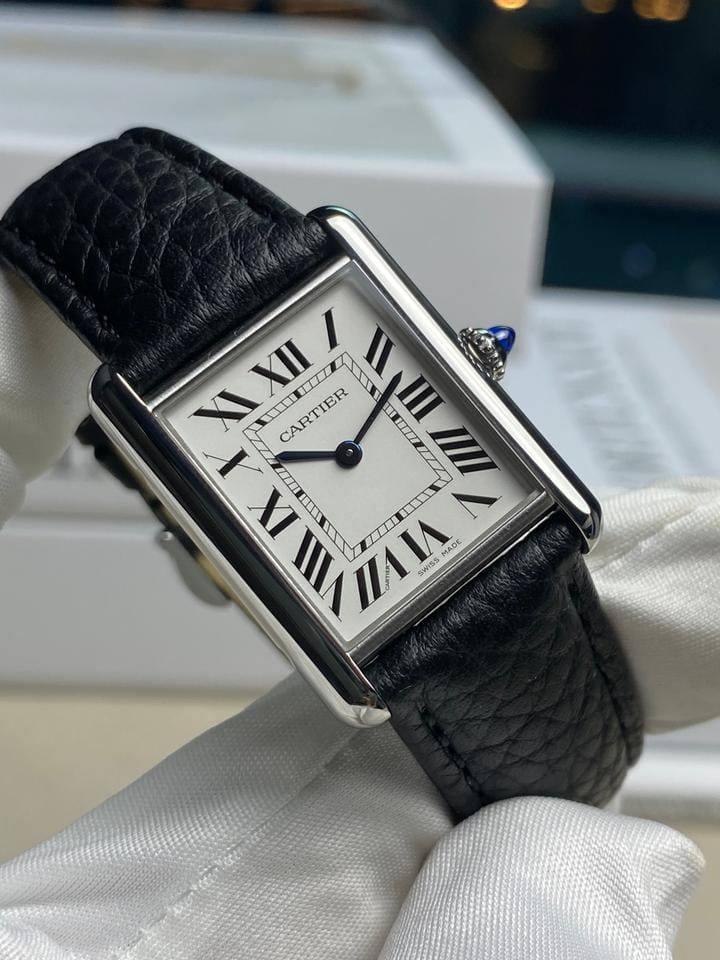 Cartier watch unsix
 (size36mm) 
good quality
230 dhs✅

Zain59
♥️♥️♥️
