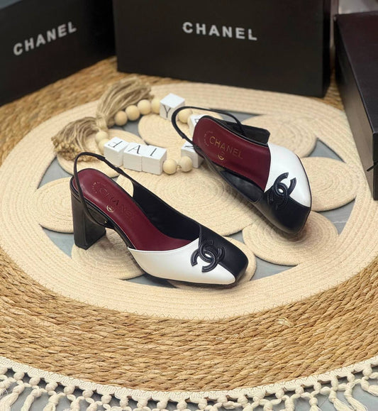 New chanel heel 

Size. 36 to 41 

150 dhs🇦🇪🇦🇪

Zain80
♥️♥️♥️