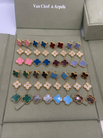 VCA

65 dhs🪙🌨️ Earrings 
WITH Box And Paper Bag
🎁🎁🎁

Zain89
❤️❤️❤️