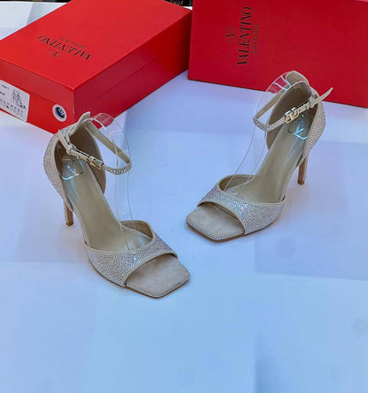Valentino 
100 dhs💓
Size  36. To. 41

Zain80
♥️♥️♥️