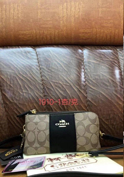 Coach
Small bag, double zipper
with 2 straps
55 dhs🇦🇪🇦🇪

Zain136
♥️♥️♥️
