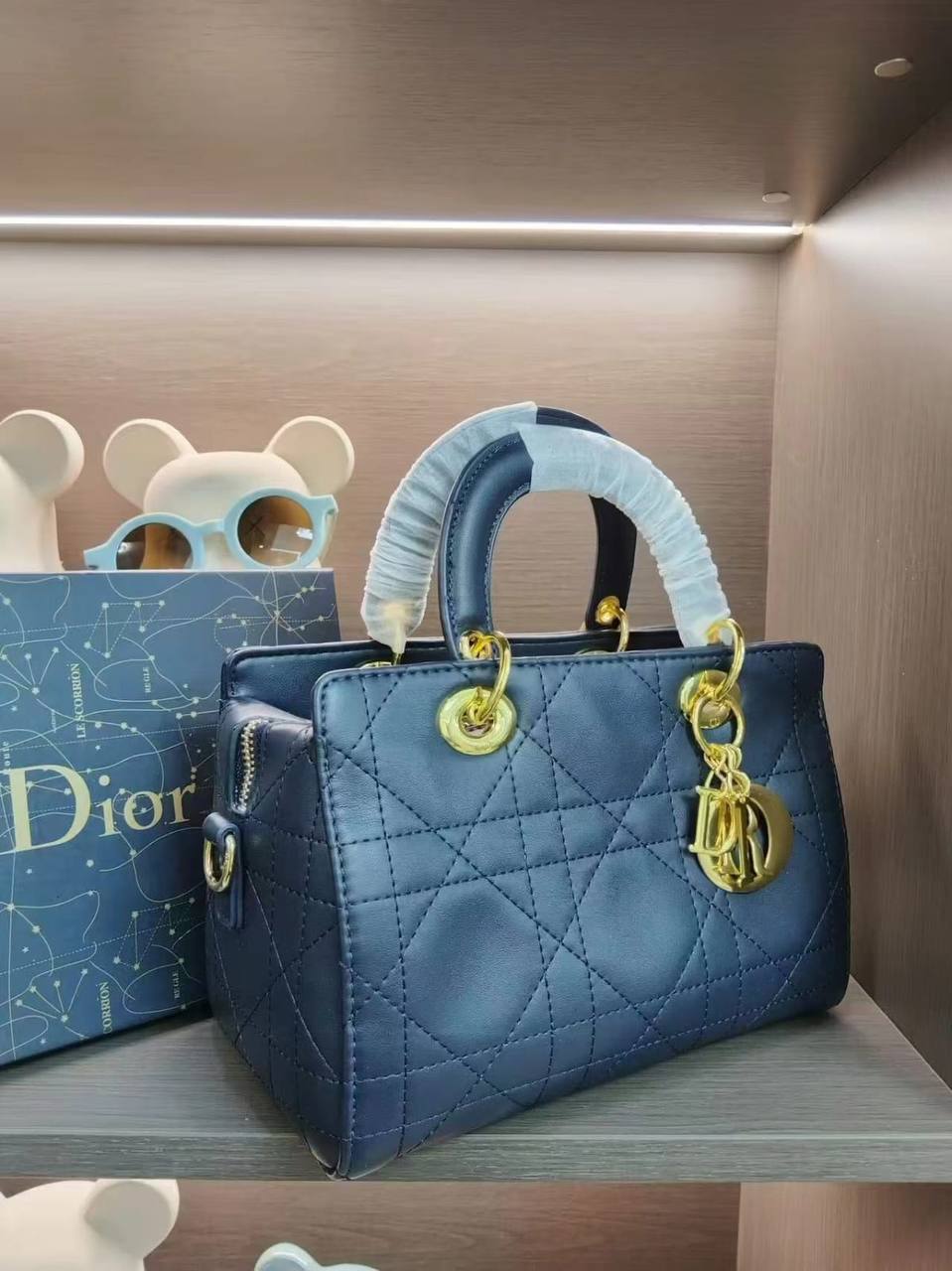 Dior

125 dhs✅

with box
🎁🎁🎁

High quality

Zain26
♥️♥️♥️