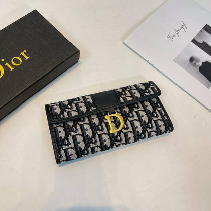 Dior 

45 dhs🪙💕

with box
🎁🎁🎁

Zain44
♥️♥️♥️