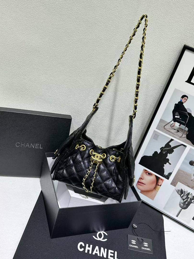 Chanel
110 dhs🇦🇪🇦🇪 
high quality 
with box 
22cm

Zain26
♥️♥️♥️