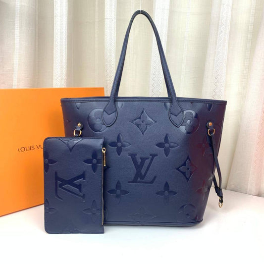 LV
With box 
🎁🎁🎁

85 dhs🪙💚

Zain137
♥️♥️♥️