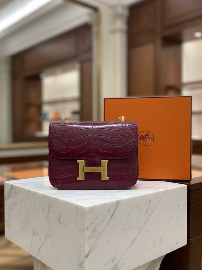 HERMES 
PREMIUM QUALITY 💯
100 DHS✅
WITH BOX 📦 

Zain28
♥️♥️♥️