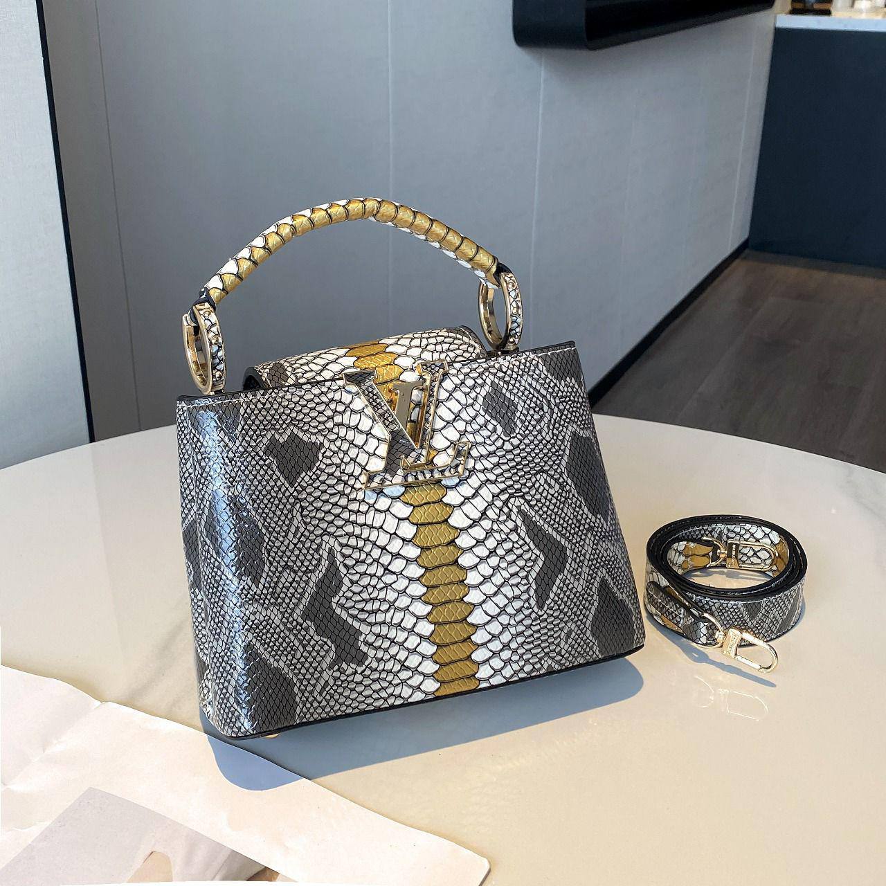 LV
Best quality
With box’s
🎁🎁🎁

120 dhs🪙🌨️
size 22cm

Zain158
♥️♥️♥️