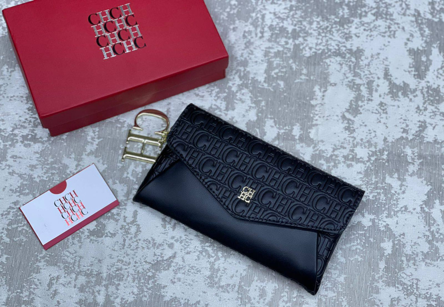 CH

85 dhs🌺
With box 📦 

Zain175
♥️♥️♥️