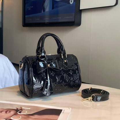 LV
Size 30cm
230 dhs🪙🖤

Zain189
♥️♥️♥️