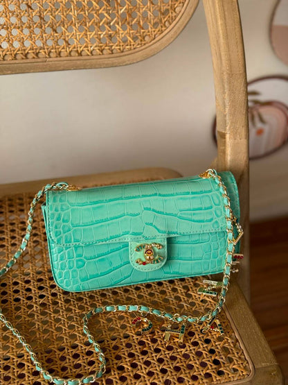 New Collection✨✨✨
CHANEL
22cm
340 dhs🇦🇪🇦🇪
*MASTER QUIETLY*
With box🎁

Zain167
♥️♥️♥️