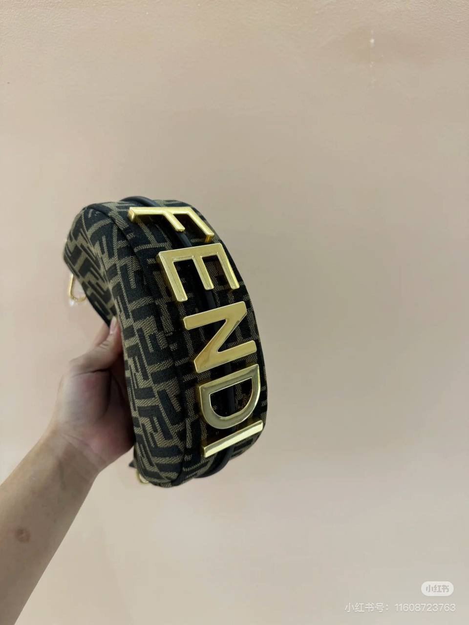 FENDI
GOOD QUALITY 
SIZE:20cm   

95 dhs🪙

withbox  
🎁🎁🎁

Zain04
♥️♥️♥️