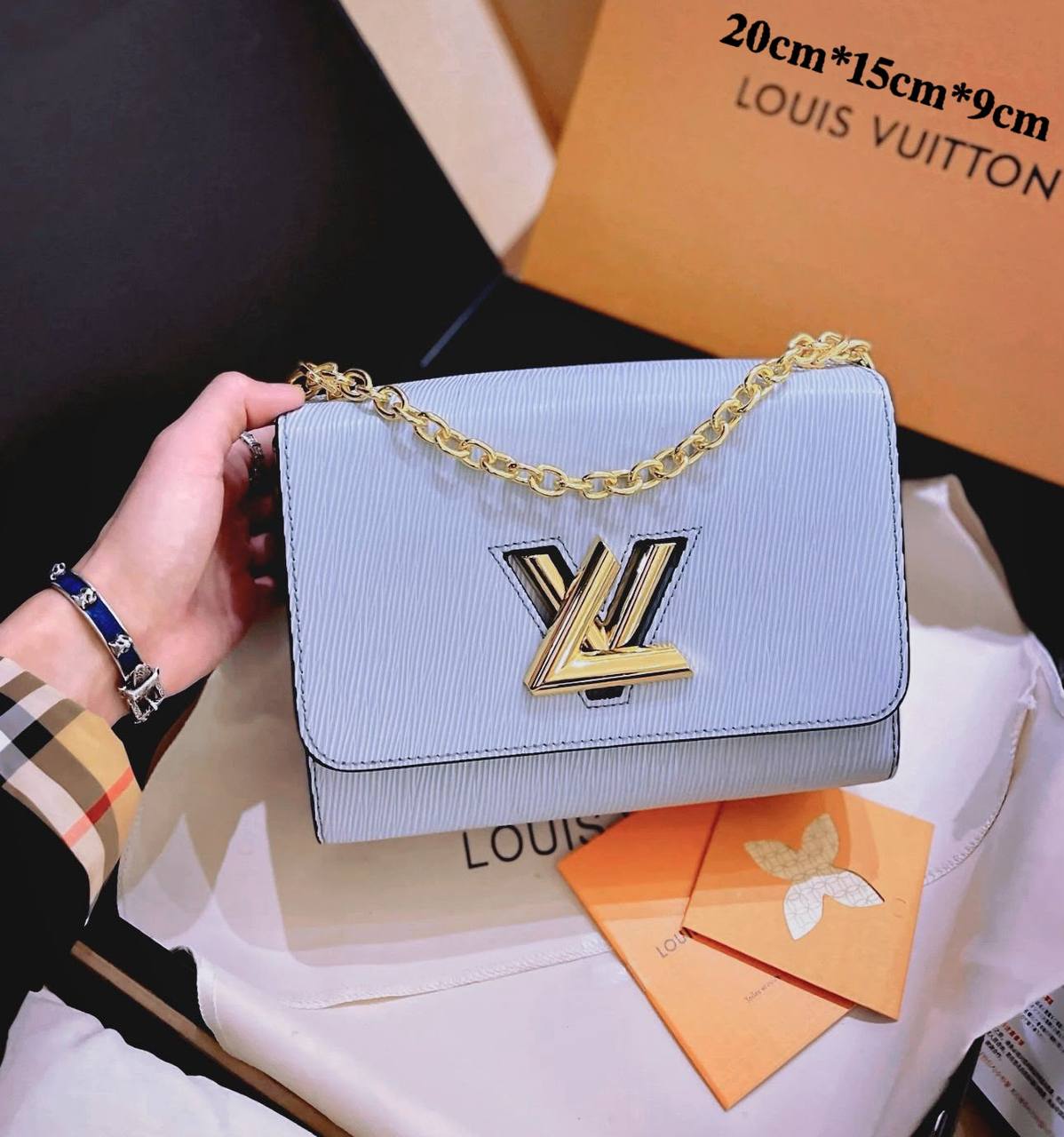 LOUIS VUITTON ,

all are very good quality 

100 dhs🇦🇪🇦🇪

Zain295
♥️♥️♥️