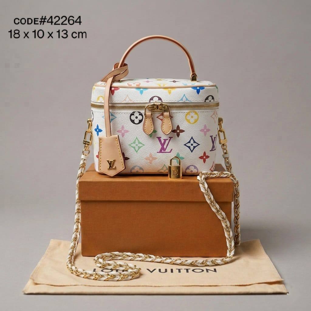 LV
ᴠᴀɴɪᴛʏ ᴍᴀᴋᴇ- ᴜᴘ ʙᴀɢ
ᴡɪᴛʜ ᴄʜᴀɪɴ ʙᴇʟᴛ sᴛʀᴀᴘ
ᴡɪᴛʜ ʟᴏᴄᴋ & ᴋᴇʏ
ɢᴏʟᴅ ʜᴀʀᴅᴡᴀʀᴇ
sɪᴢᴇ : 18 cm
ᴡɪᴛʜ BOX 📦

75 dhs✅

Zain31
♥️♥️♥️