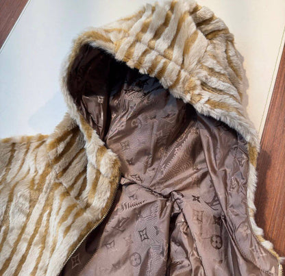 *LV*
Men’s Jacket
Master Quality 
SMLXLXXL
800 dhs🪙🌨️

Zain276
♥️♥️♥️