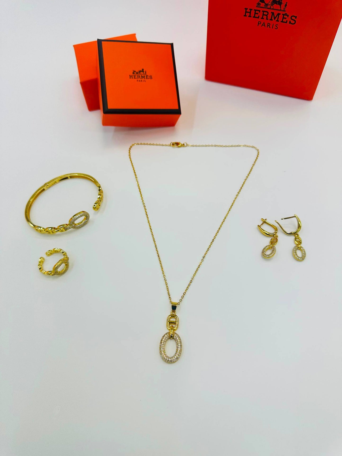 SET
Necklace ✨
Earring 🦋
Bangle 😍
Ring 💍 
With normal boxes 📦 
60 dhs🇦🇪🇦🇪

Zain216
♥️♥️♥️