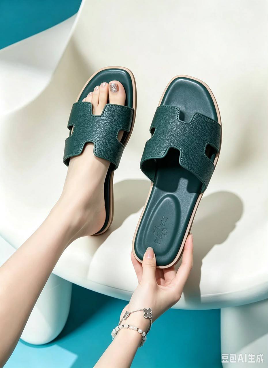 Hermes
70 dhs🇦🇪🇦🇪
size 36 to 41

Zain161
♥️♥️♥️