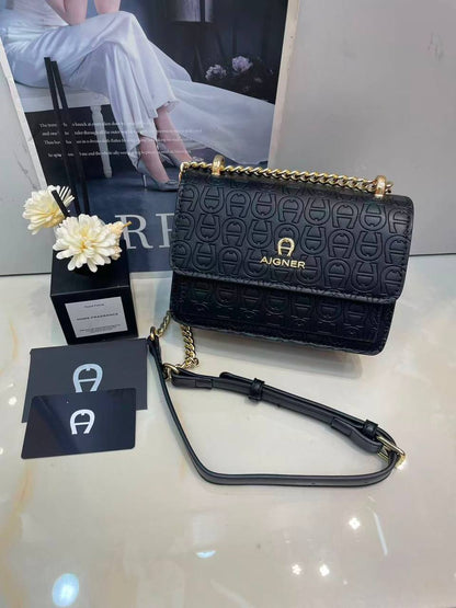 Aigner 

Withbox

110 dhs🇦🇪🇦🇪

Zain143
♥️♥️♥️