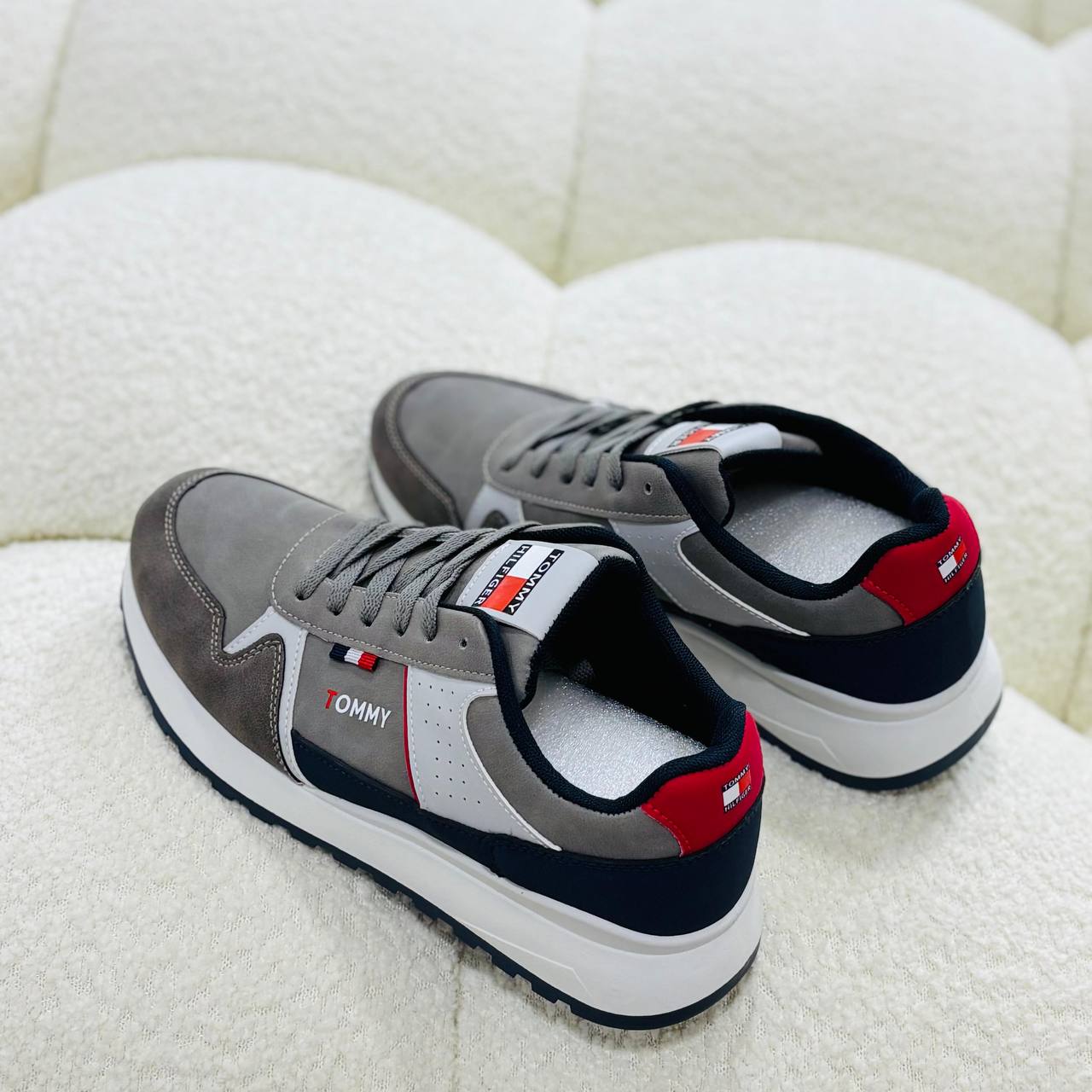 Tommy
Size 39to45         
75 dhs🪙🌨️

Zain163
♥️♥️♥️