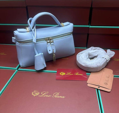 Loro Piana
110 dhs🇦🇪🇦🇪

Zain143
♥️♥️♥️