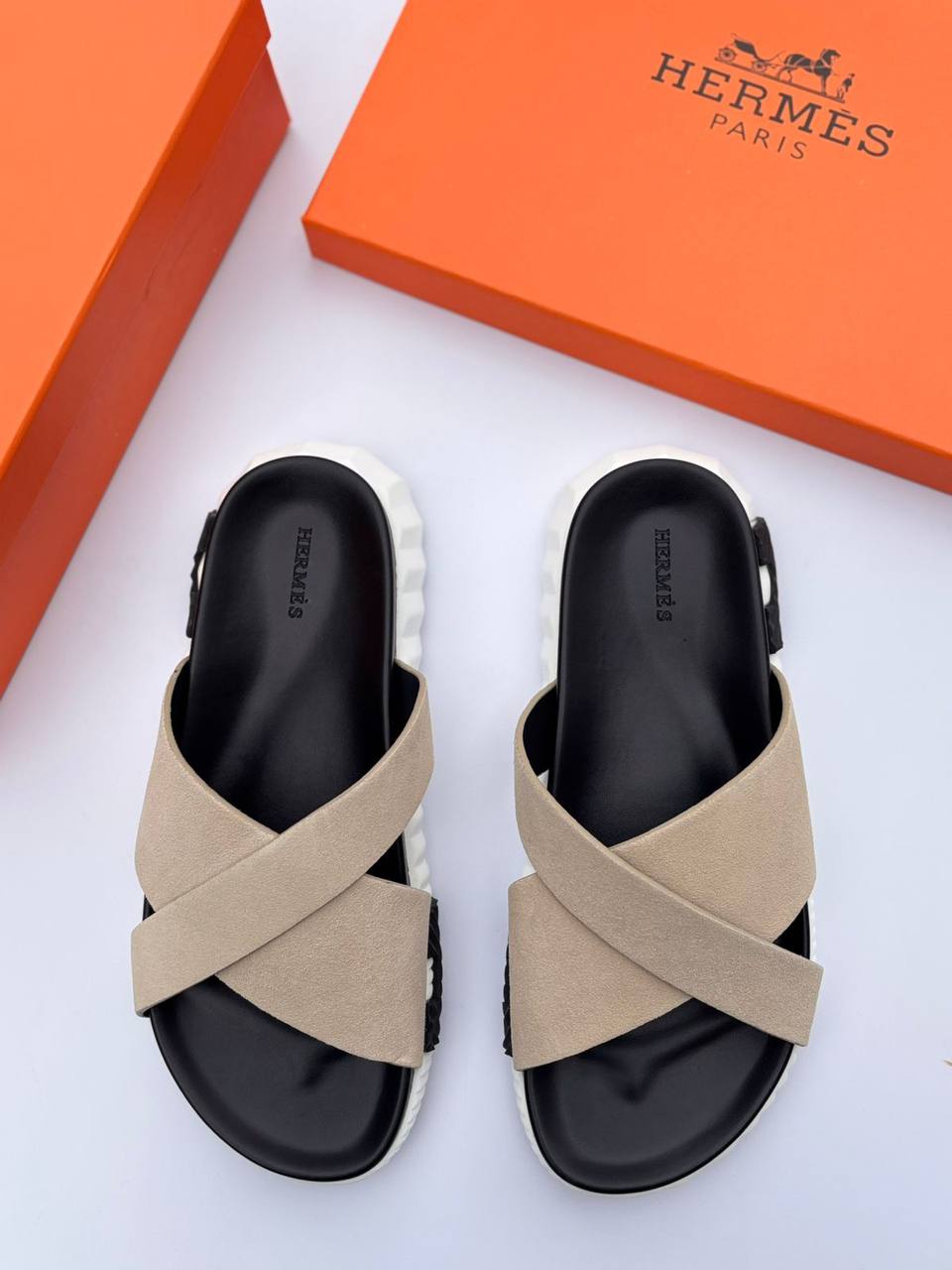 Hermes slipper (men) 
120 dhs🪙🌨️
Size 40-45

Zain55
♥️♥️♥️